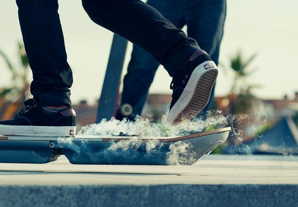 A hoverboard é real, finalmente! E veio do Japão (sorry, Doc…)